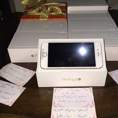"أيفون 6" هدية دنيا باطما لفرقتها الموسيقية