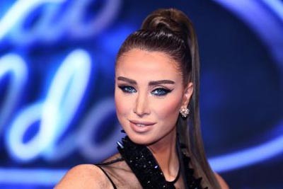 بالصور.. شاهد "نيولوك" أنابيلا هلال.. رموش كثيفة وتسريحة شعر جديدة