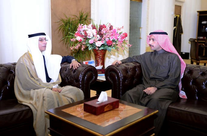 مرزوق الغانم مستقبلا السفير نبيل الدخيل﻿