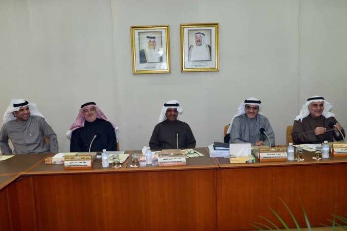 احمد لاري ودخليل عبدالله واحمد القضيبي وخليل الصالح ودعودة الرويعي خلال الاجتماع