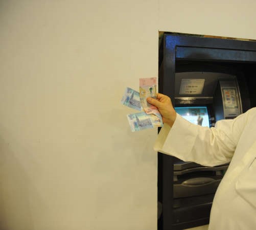 ارتفاع الدولار مقابل الدينار الى اعلى مستوى في 5 سنوات﻿