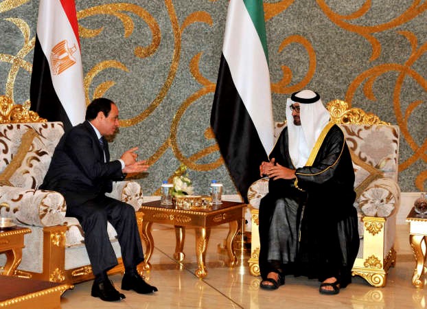 الفريق اول الشيخ محمد بن زايد ال نهيان ولي عهد ابوظبي نائب القائد الاعلى للقوات المسلحة لدولة الامارات مستقبلا الرئيس المصري عبدالفتاح السيسي في قصر المشرف امساپ