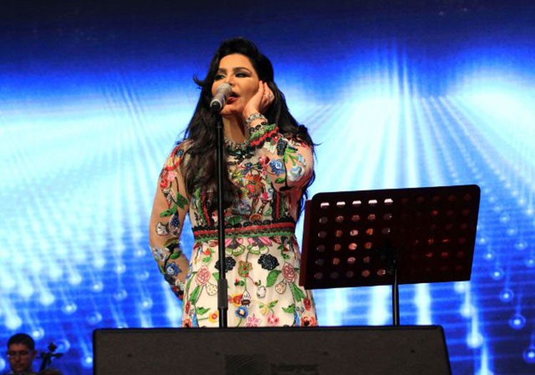 بالفيديو والصور.. احلام تثير غيرة الخليجيات بفستان الورود المزخرفة