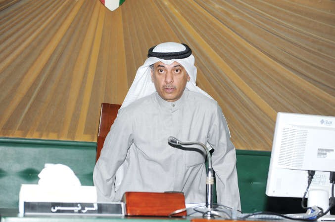 مهلهل الخالد اثناء رفع الجلسة لعدم اكتمال النصاب 
