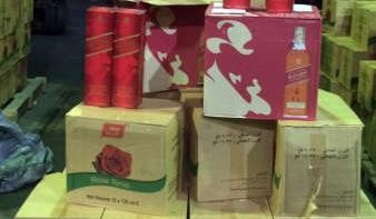 الخمور اخفيت في كراتين شامبو للتمويه 