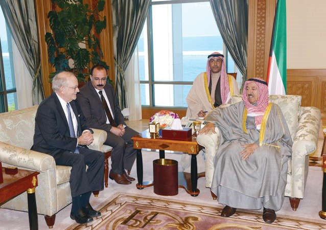 صاحب السمو الامير لدى استقباله المدير التنفيذي لليونيسف انتوني ليك 