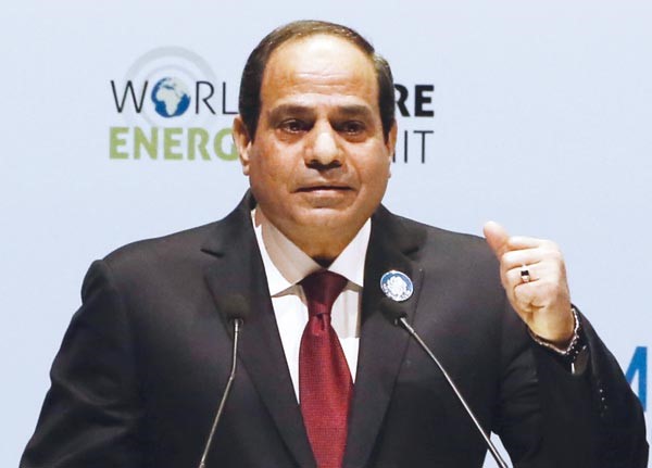الرئيس المصري عبدالفتاح السيسي ملقيا كلمته في افتتاح القمة العالمية لطاقة المستقبل في الامارات امسافپ