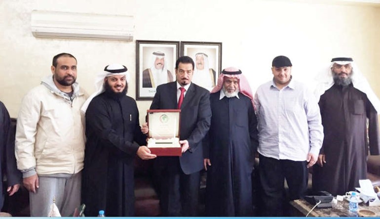 جابر الوندة مكرما السفير دحمد الدعيج ﻿