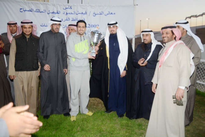 الشيخ ضاري الفهد وتسليم الكاس ﻿