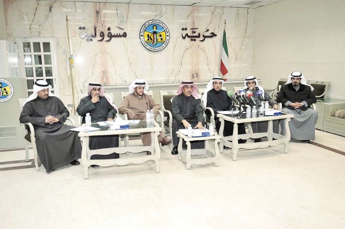 الزميل عدنان الراشد ودحسن جوهر ودتركي العازمي ودعبدالعزيز العجمي والمحامي ناصر الكريوين وفهد المطوع ومشاري العلوش اسامة ابو عطية﻿