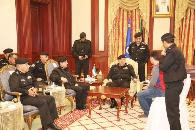 الفهد يبحث معاملة احد الوافدين﻿