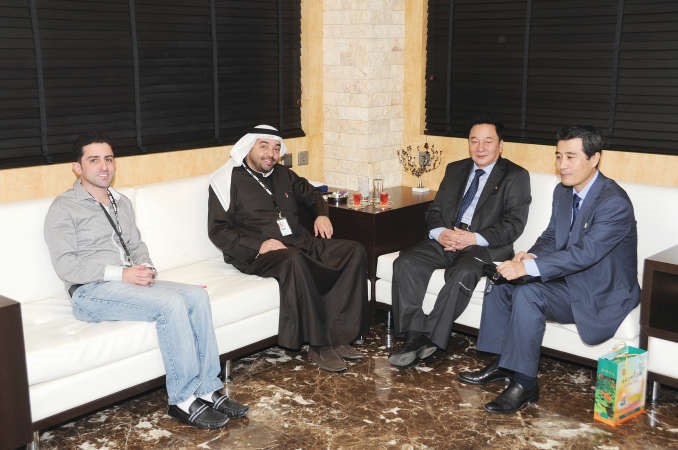 رئيس التحرير الزميل يوسف خالد المرزوق لدى استقباله السفير الكوري الشمالي بحضور مدير التحرير الزميل محمد الحسيني ومستشار السفارة الكورية للشؤون الاعلاميةهاني الشمري﻿
