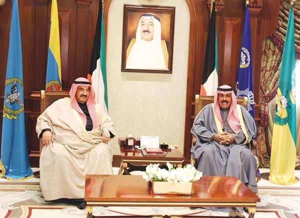 سمو ولي العهد الشيخ نواف الاحمد مستقبلا سمو الشيخ ناصر المحمد ﻿