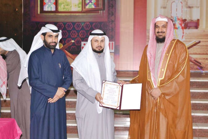 تكريم احد الخاتمين للقران في مركزي الامام الشاطبي 
