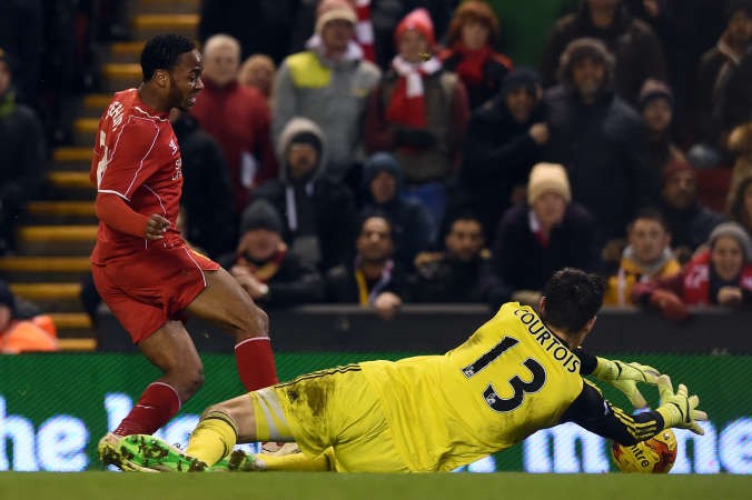 ليفربول يفرط في الفوز على تشلسي ويؤجل الحسم إلى «ستامفورد بريدج»