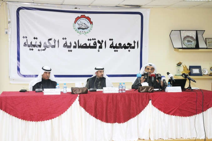 سامي الرشيد وجاسم السعدون خلال الندوة	 انور الكندري﻿