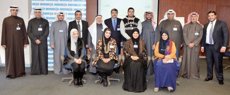 لقطة جماعية للمشاركين في الدورة﻿