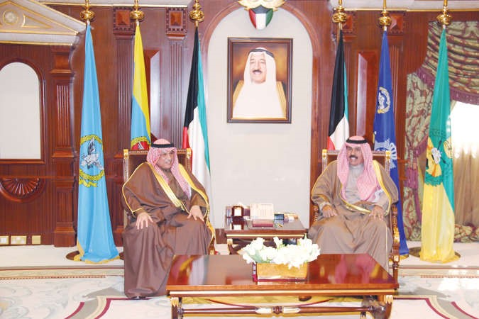 سمو ولي العهد الشيخ نواف الاحمد مستقبلا الشيخ خالد الجراح 