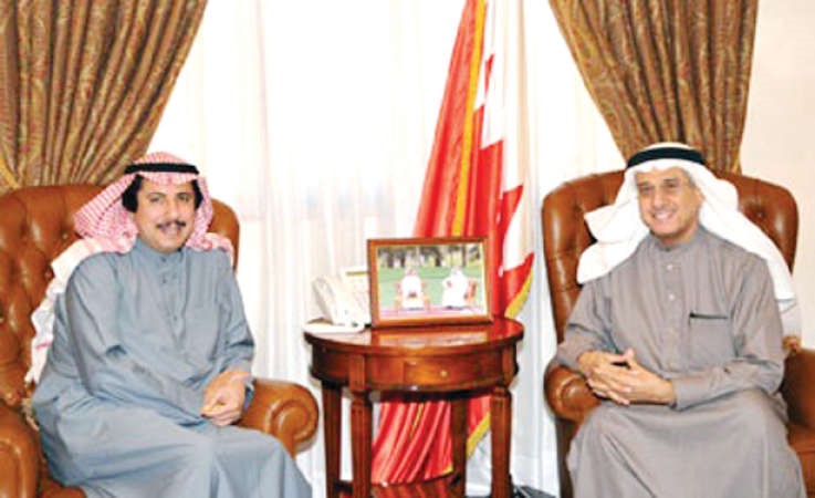 نبيل الحمر مستقبلا سفيرنا لدى البحرين الشيخ عزام الصباح﻿