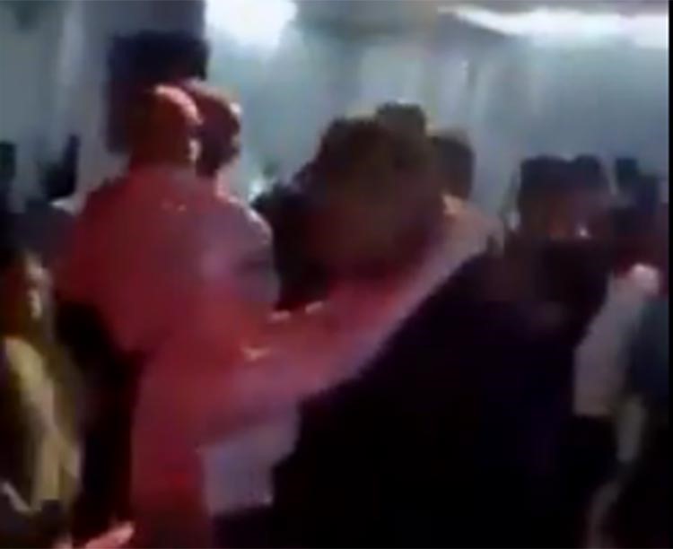 بالفيديو.. كيف تحولت الرقصة الأولى لعروسين في مصر إلى "كابوس"