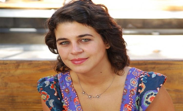 بالصور.. ممثلة مصرية تنشر صوراً مخلة مع صديقها.. وترد على منتقديها: أنا حرة وما يهمنيش