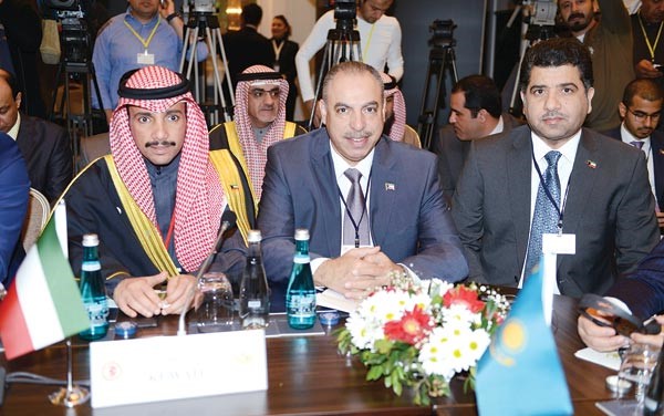 رئيس مجلس الامة مرزوق الغانم وفيصل الشايع ود عودة الرويعي خلال مؤتمر اعضاء منظمة المؤتمر الاسلامي