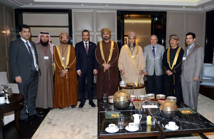 الرئيس الغانم مع رئيس مجلس الشورى العماني واعضاء الوفد الكويتي﻿