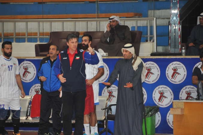 الشحومي يتابع المباراة﻿