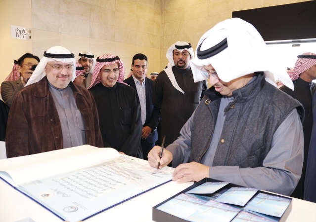 سمو رئيس الوزراء يسجل كلمة في سجل كبار الزوار﻿