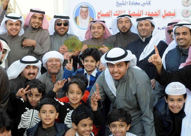 عميد اسطبل الحويلة يتسلم مفتاح السيارة 