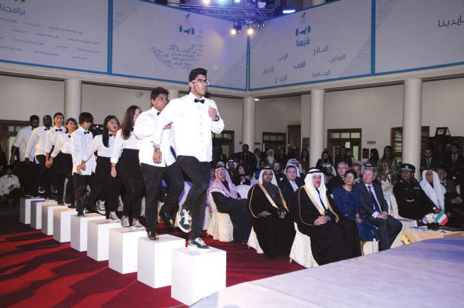 فرقة لابا تقدم فقرة استعراضية 