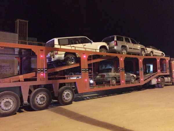 المركبات المخالفة في طريقها الى كراج الحجز