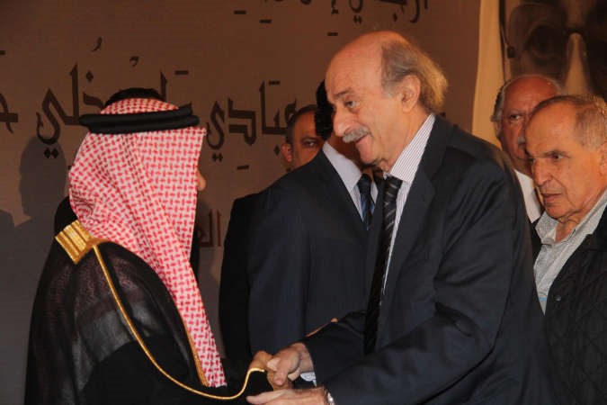 النائب وليد جنبلاط مقدما التعازي للسفير السعودي علي عواض عسيريمحموود الطويل﻿