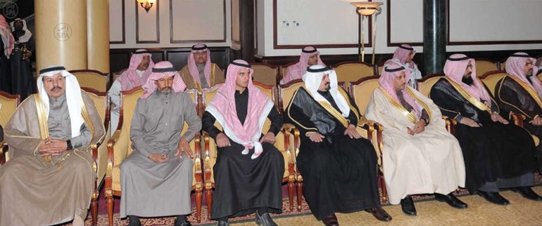 امير منطقة تبوك يستقبل المحافظين ورؤساء المراكز المعزين في وفاة الملك عبدالله بن عبدالعزيزواس﻿