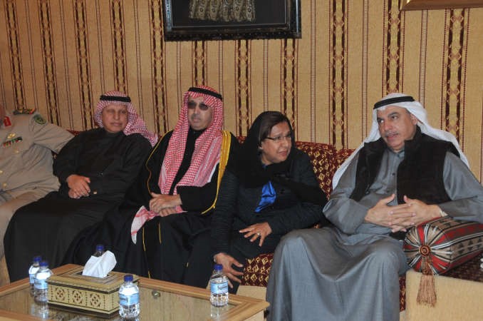 النائب فيصل الشايع ودموضى الحمود والزميل سامي النصف يعزون﻿