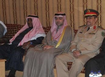 ياسر ابل يقدم واجب العزاء﻿