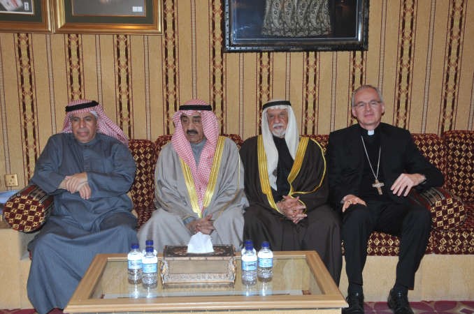 جاسم الخرافي وعبدالعزيز الغنام يقدمان التعازي للسفير السعودي محمد هاشم ﻿