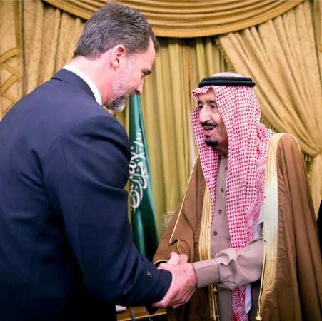 خادم الحرمين يتلقى التعازي من ملك اسبانيا فيليبي السادس امس الاولواس ﻿