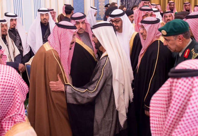 خادم الحرمين الشريفين الملك سلمان بن عبد العزيز يتلقى التعازي من صاحب السمو الشيخ محمد بن راشد ال مكتوم نائب رئيس دولة الامارات رئيس مجلس الوزراء حاكم دبي والفريق اول سمو الشيخ محمد بن زايد ال نهيان ولي عهد ابوظبي نائب القائد الاعلى للقوات المسلحةواس﻿