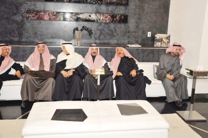 عبدالوهاب الوزان وجواد بوخمسين وسلطان بن حثلين وعبدالعزيز الغنام ورجا حجيلان المطيري وعيسى المزيدي قبيل المغادرة الى المملكة﻿
