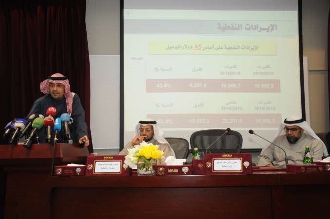 وزير المالية انس الصالح وخليفة حمادة وصالح الصرعاوي خلال المؤتمر الصحافي الخاص للكشف عن ميزانية 20152016محمد خلوصي﻿