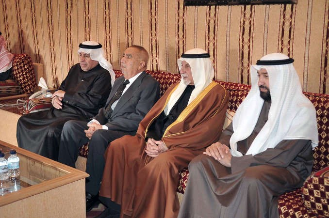 دعلي العمير وعبدالعزيز الغنام ودعبدالرحمن العوضي يقدمون التعازي للسفير السعودي دعبدالعزيز الفايز