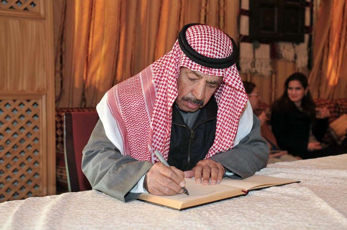  وعبدالعزيز البابطين مشاركا 