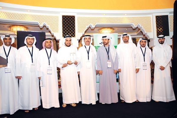 جانب من تكريم المؤسسات والشخصيات الفائزة بجائزة الشرق الاوسط التاسعة لتميز العناية بخدمة المتعاملين