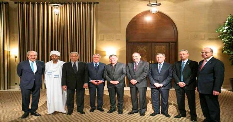 الملك عبدالله الثاني مستقبلا وفد مجلس العلاقات العربية والدولية برئاسة محمد الصقر ﻿