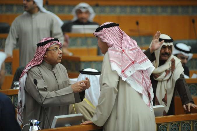 حوار بين الشيخ خالد الجراح ومحمد الرشيدي اثناء الجلسة﻿
