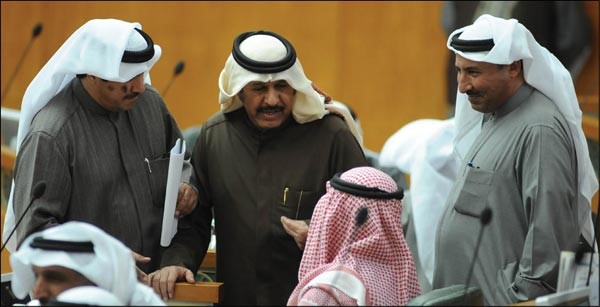 سعد الخنفور وحمد سيف وماجد موسى في حديث مع الشيخ محمد الخالد