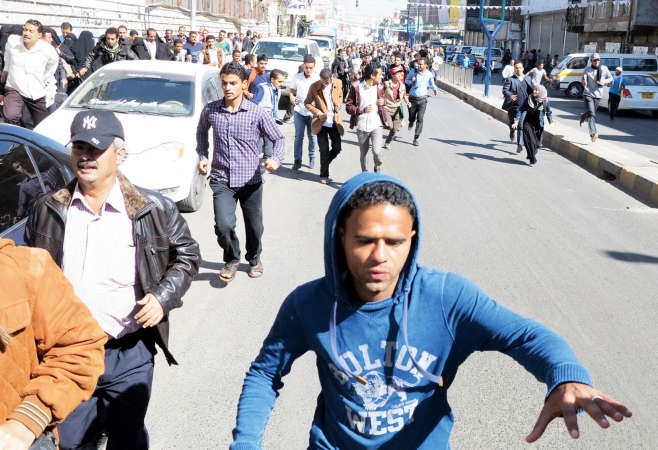 يمنيون مناهضون للحوثيين خلال تظاهرة في صنعاء امس الاول رويترز﻿