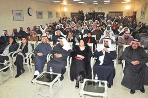 حضور اعلامي كبير في جمعية الصحافيين تضامنا مع جريدة الوطن احمد علي