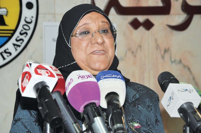 د معصومة المبارك تلقي كلمتها